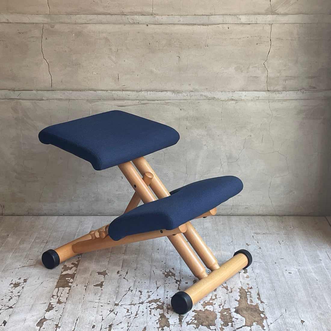 【学芸大学店】ストッケ STOKKE ヴァリエール VARIER マルチバランス MULTI バランスチェア ビーチ材 ファブリック ネイビー 北欧 ノルウェー 買取させていただきました。