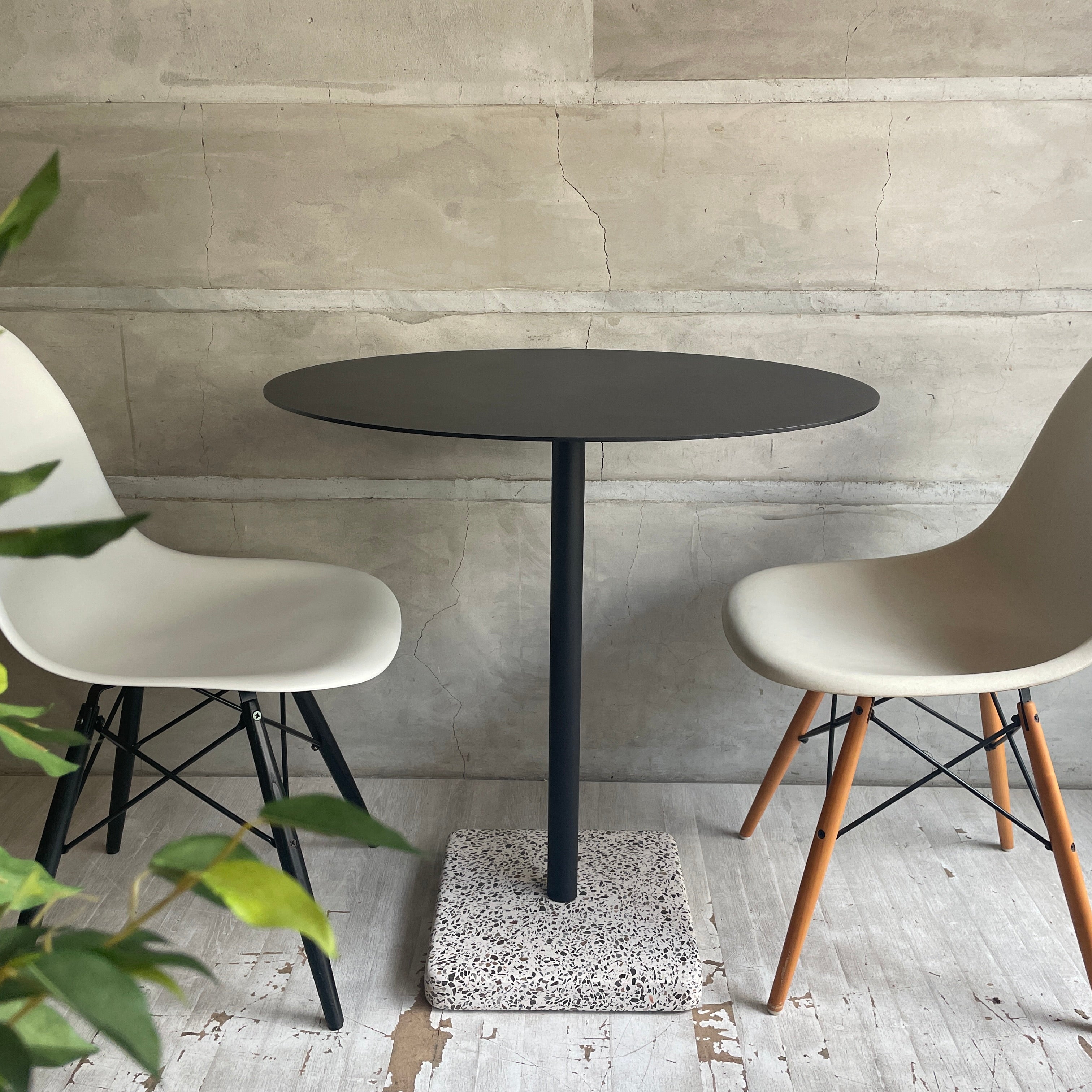 【学芸大学店】ヘイ HAY テラゾー TERRAZZO TABLE ラウンドテーブル カフェテーブル アンスラサイト×グレーベース 人工大理石 デンマーク 北欧家具 ダニエル・エノクソン 買取させていただきました。
