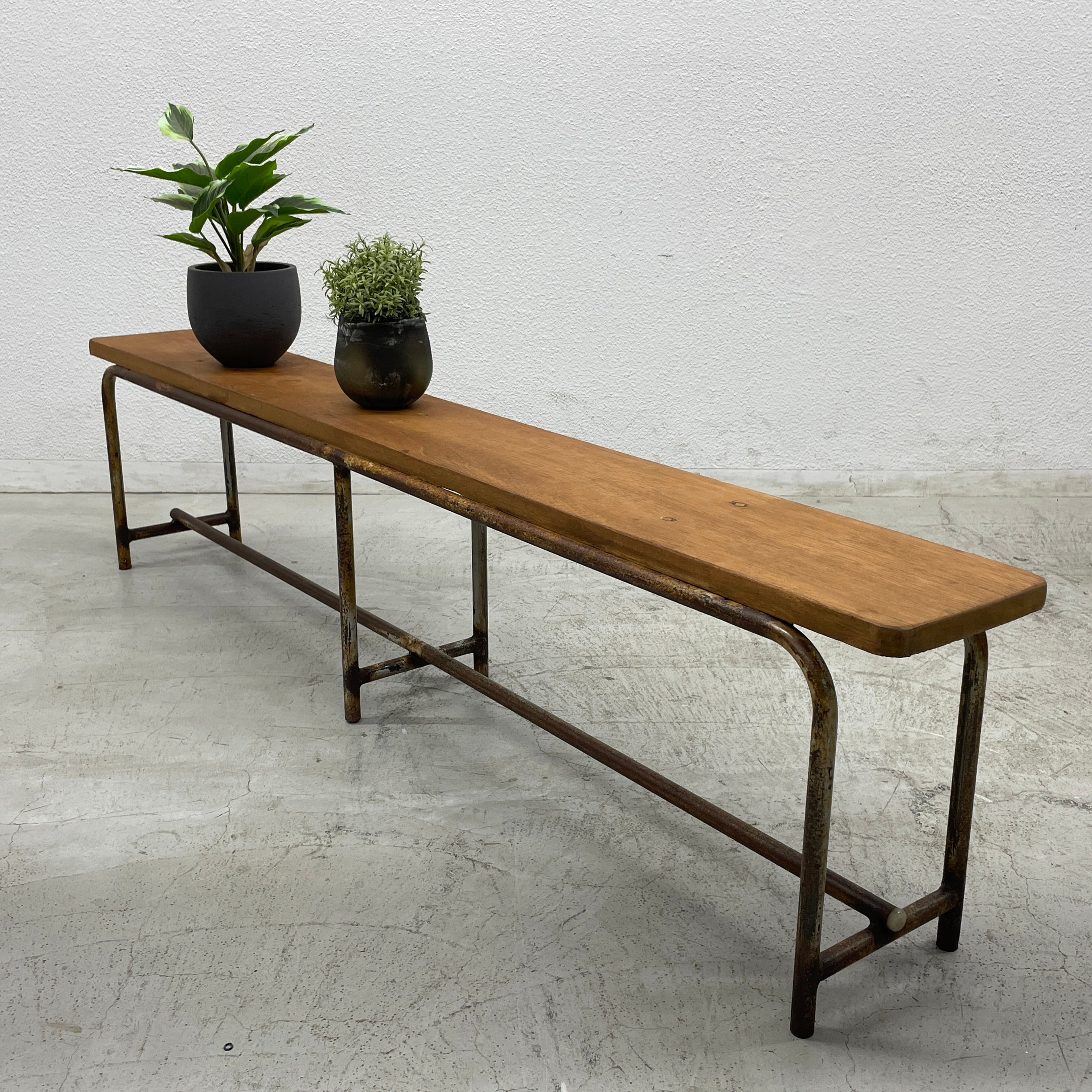 【登戸BASE EC店】インダストリアルテイスト ベンチ 無垢材 × スチールレッグ ロングベンチ 長椅子 店舗什器 ビンテージ  買取させていただきました。