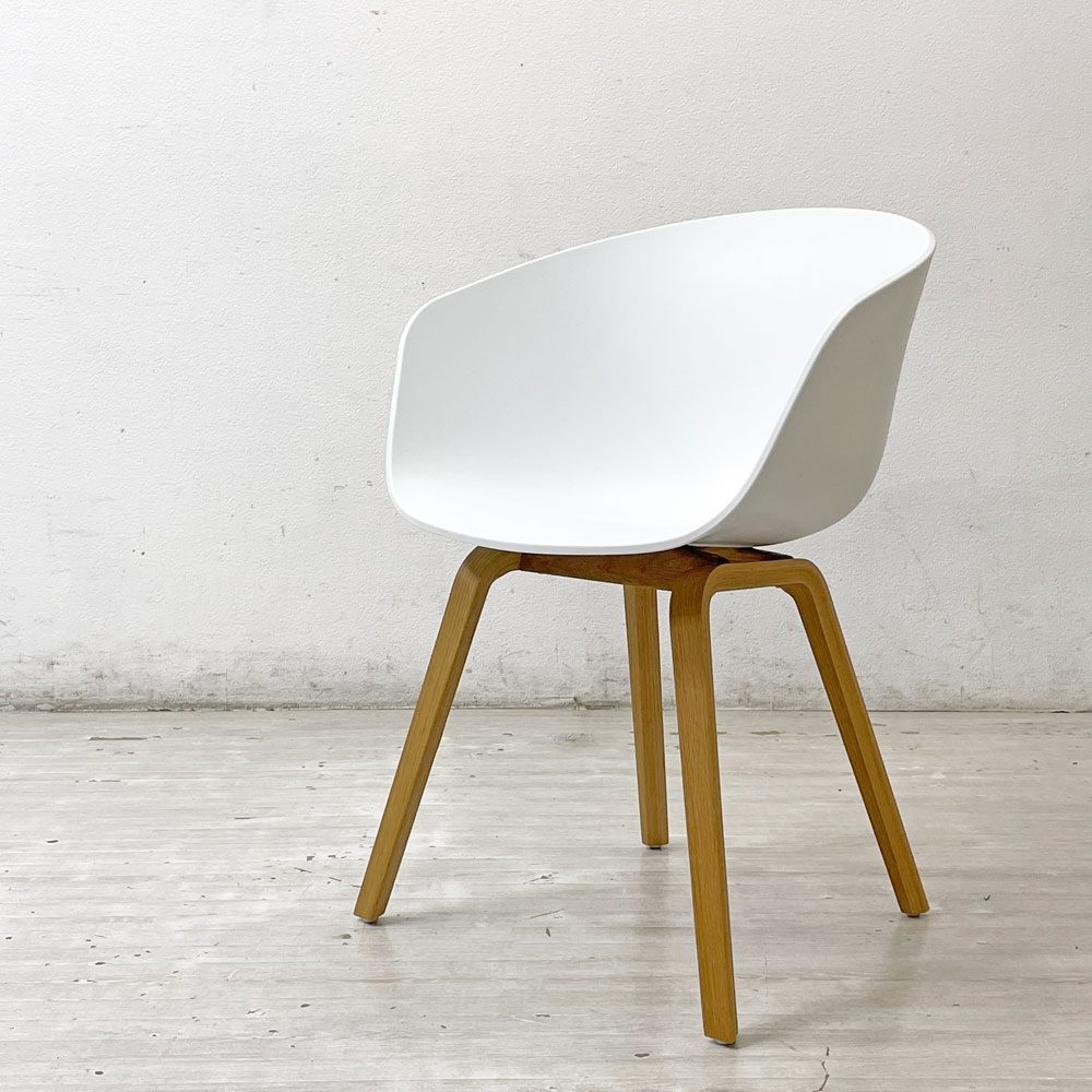 【祖師ヶ谷大蔵店】ヘイ HAY アバウト ア チェア ABOUT A CHAIR AAC22 アームチェア ダイニングチェア ホワイト 木製脚 ヒー・ウェリング 北欧モダン デンマーク 買取させていただきました。