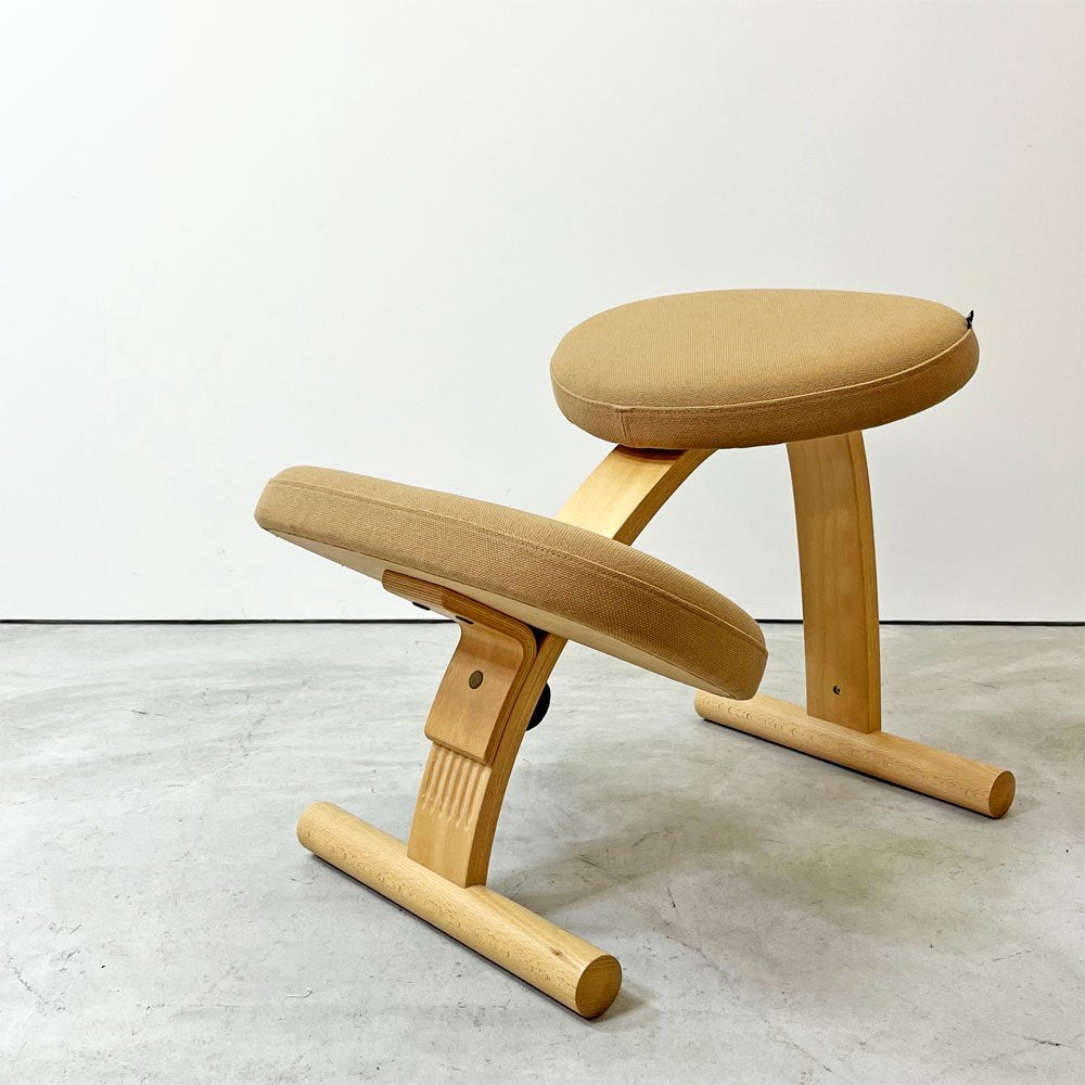 【祖師ヶ谷大蔵店】リボ Rybo バランスイージー Balans Easy バランスチェア ベージュ ファブリック 学習椅子 姿勢矯正 ノルウェー 北欧 買取させていただきました。