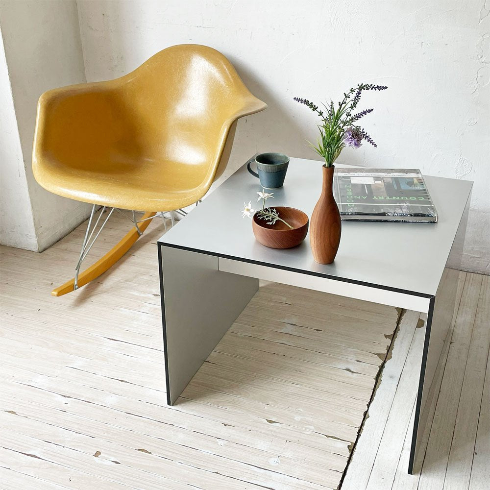 【下北沢店】ビーアンドビー イタリア B&B Italia アルミニウムフレーム T60 コーヒーテーブル サイドテーブル アントニオ・チッテリオ イタリアモダン 買取させていただきました。