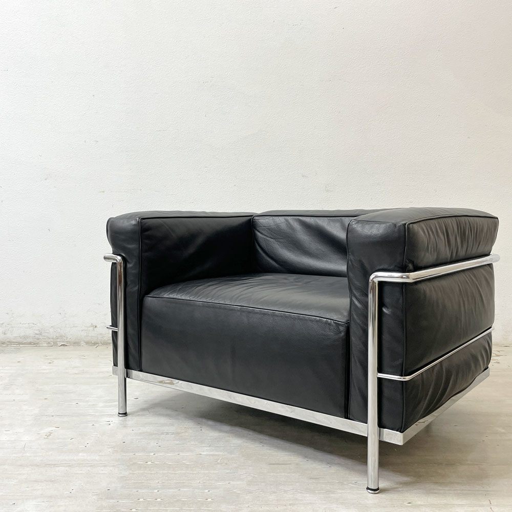 【祖師ヶ谷大蔵店】カッシーナ Cassina LC3 ソファ 1シーター カーフレザー FX革 本革 ブラック ル・コルビュジェ ピエール・ジャンヌレ シャルロット・ペリアン デザイン 定価 1,551,000円 買取させていただきました。
