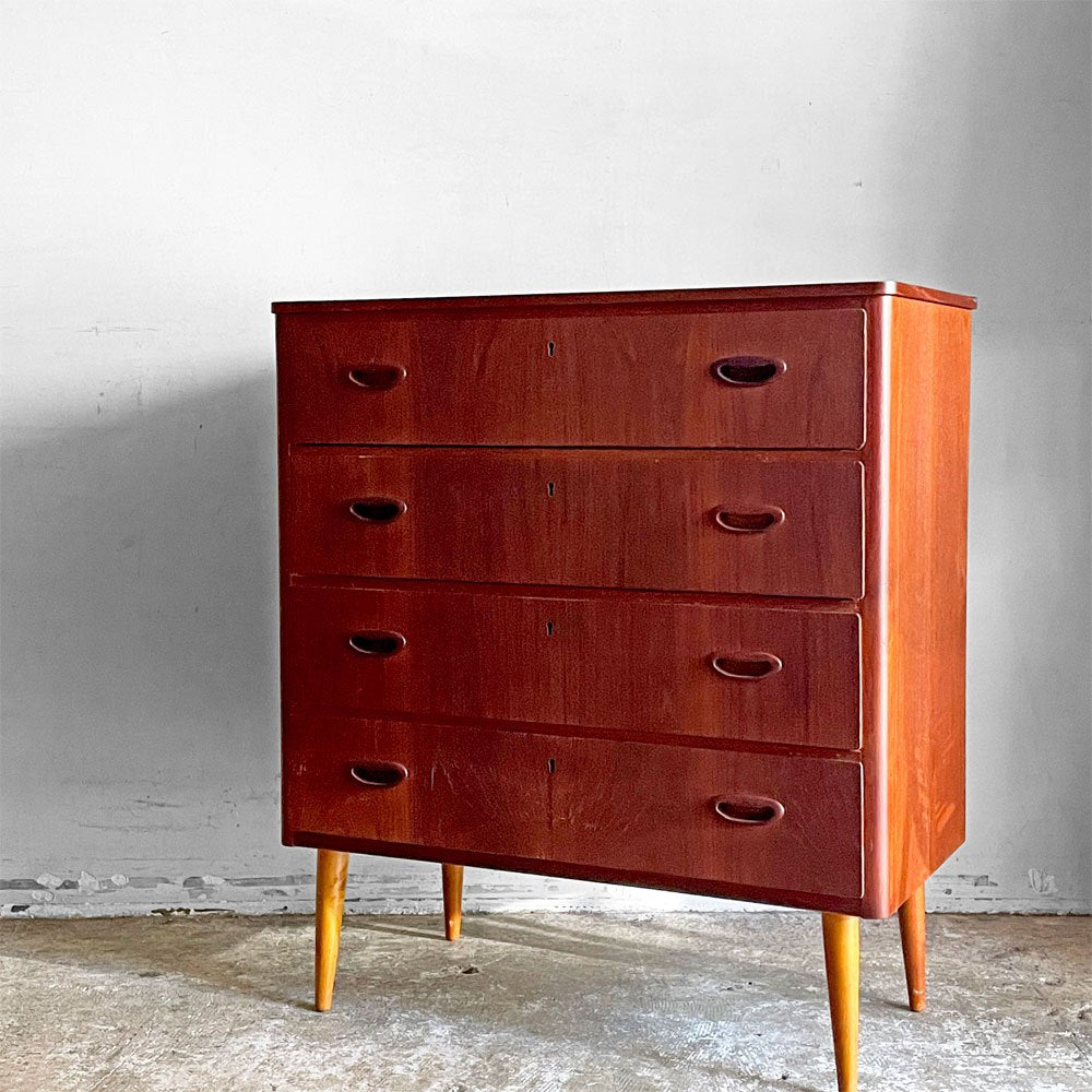 【自由が丘店】北欧ビンテージ vintage チーク材 チェスト 4ドロワー スウェーデン 北欧家具 買取させていただきました。