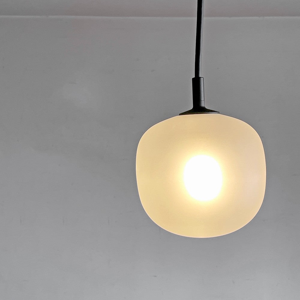 【自由が丘店】ムート MUUTO ライム RIME ペンダントライト PENDANT LAMP 12cm ブラック タフスタジオ TAF Studio 北欧 デンマーク 箱付き 買取させていただきました。