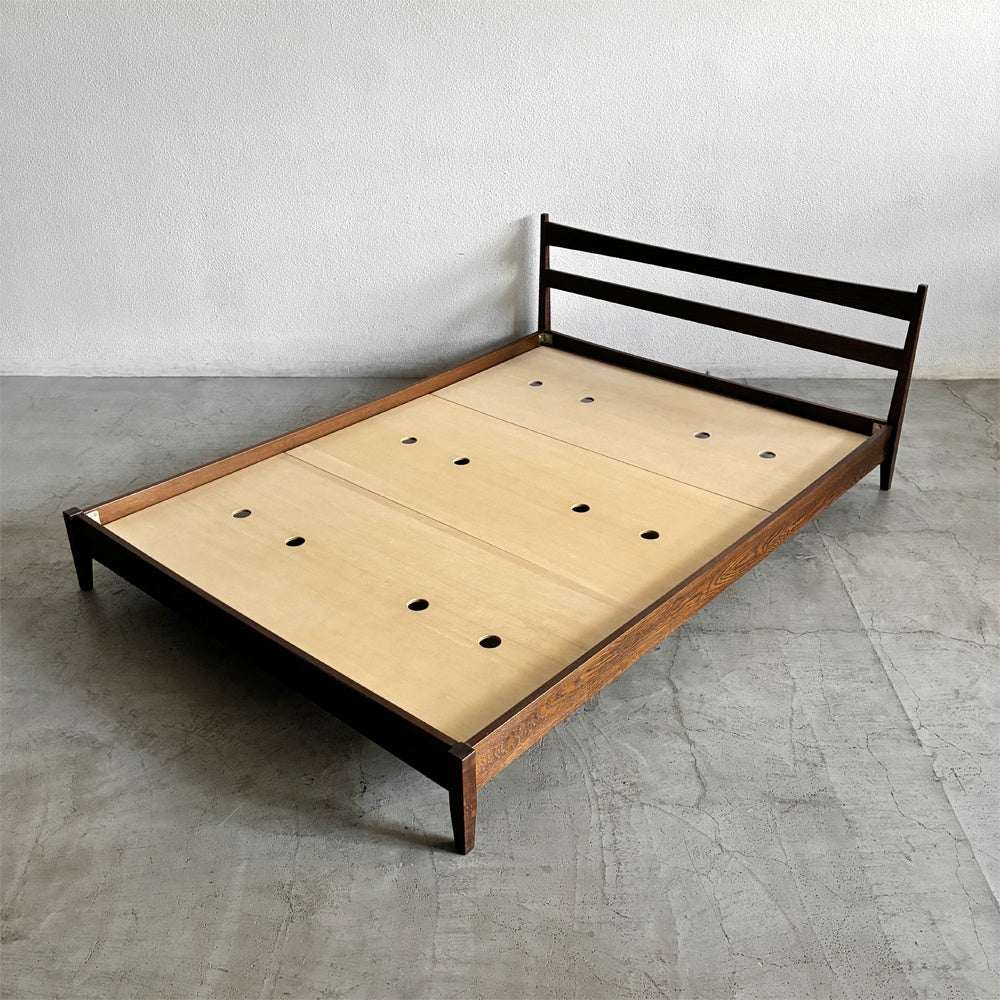 【登戸BASE店】スタンダードトレード STANDARD TRADE ベッドフレーム Rudder Head ラダーヘッド BED-01C ダブルサイズ 無垢楢材 Dark Oak オーク材 参考定価42万円の品 買取させていただきました。