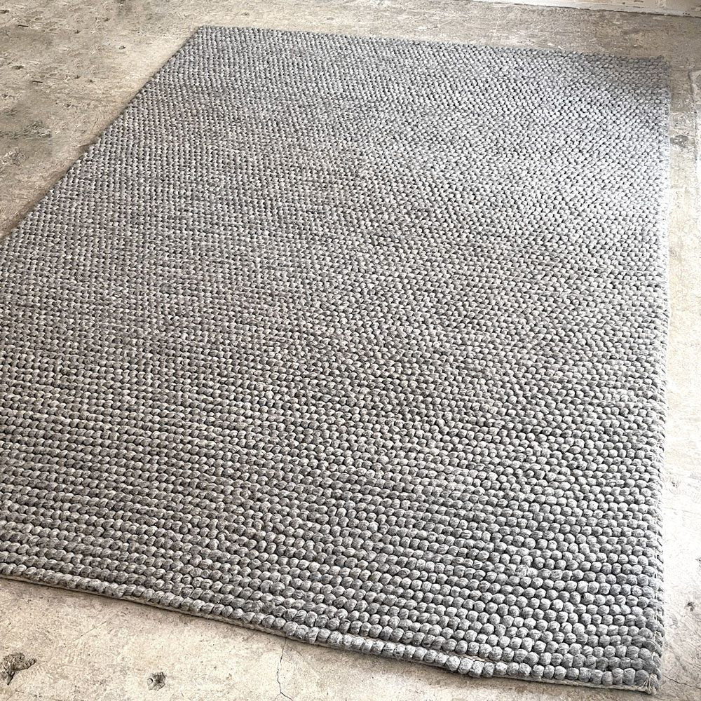 【自由が丘店】ヘイ HAY ピーズ PEAS ラグマット 170x240 ウールフェルト ダークグレー北欧モダン デンマーク 定価 ￥121,000- 買取させていただきました。