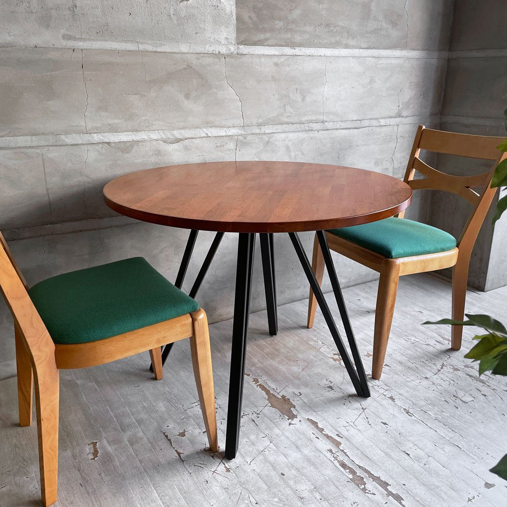 【学芸大学店】かなでもの KANADEMONO ザ・カフェテーブル THE CAFE TABLE Black Steel 4pin ラウンド Φ90cm ラバーウッド天板  買取させていただきました。