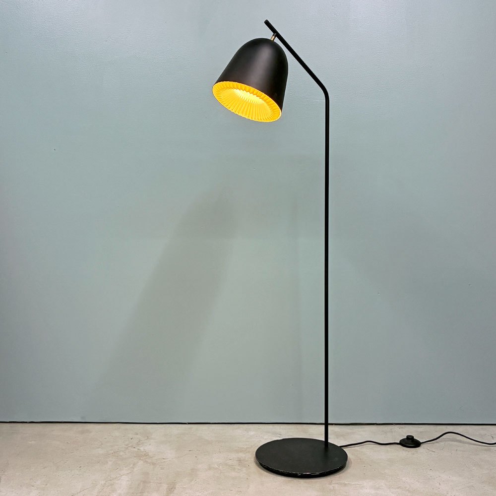 【経堂店】レクリント LE KLINT キャシェ CACHE KF355 フロアランプ スタンドライト ブラック デンマーク 北欧照明 定価￥148,500- 買取させていただきました。