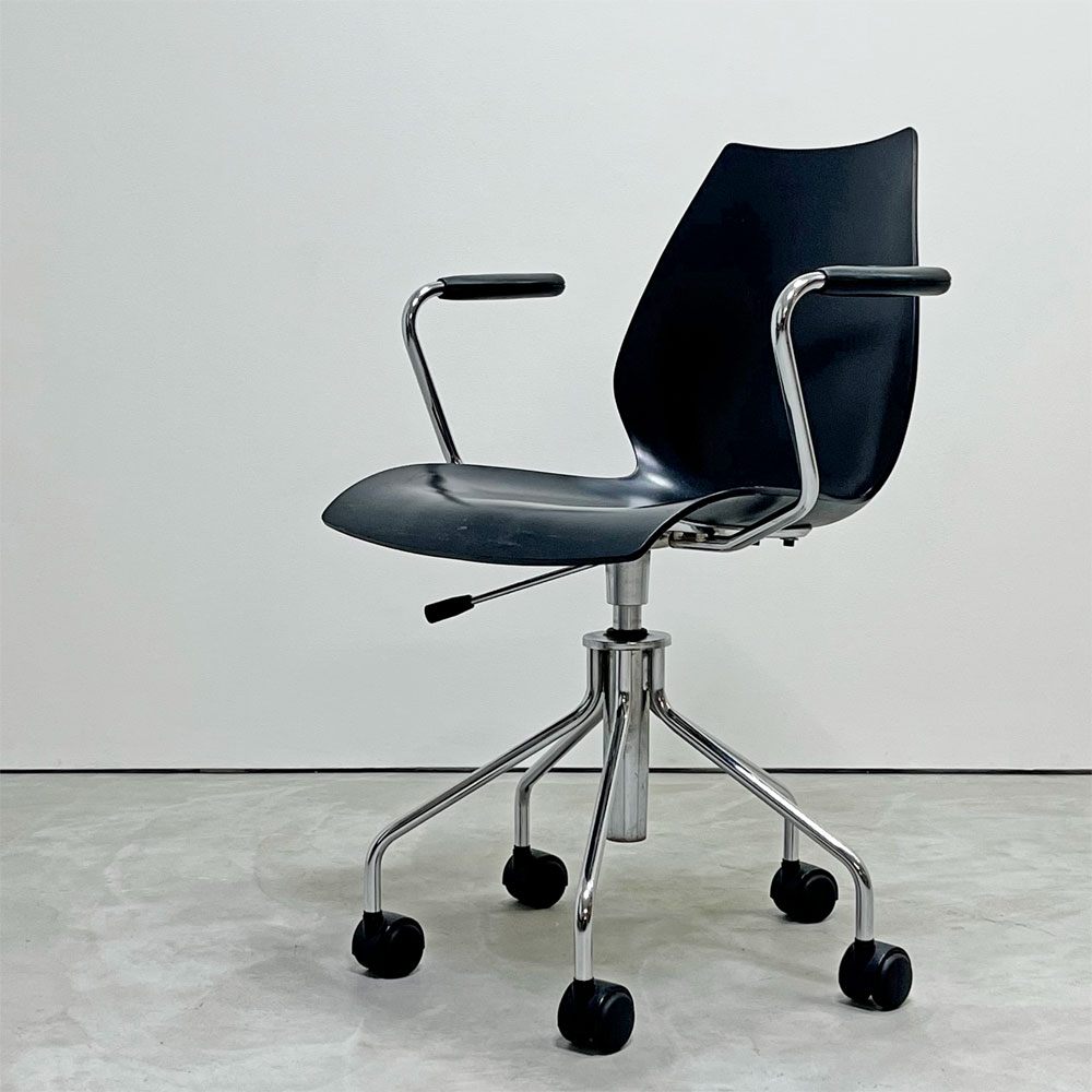 【祖師ヶ谷大蔵店】カルテル Kartell マウイアームキャスター Maui デスクチェア アームチェア キャスター付 ブラック ヴィコ・マジストレッティ イタリア 定価88,000円 買取させていただきました。