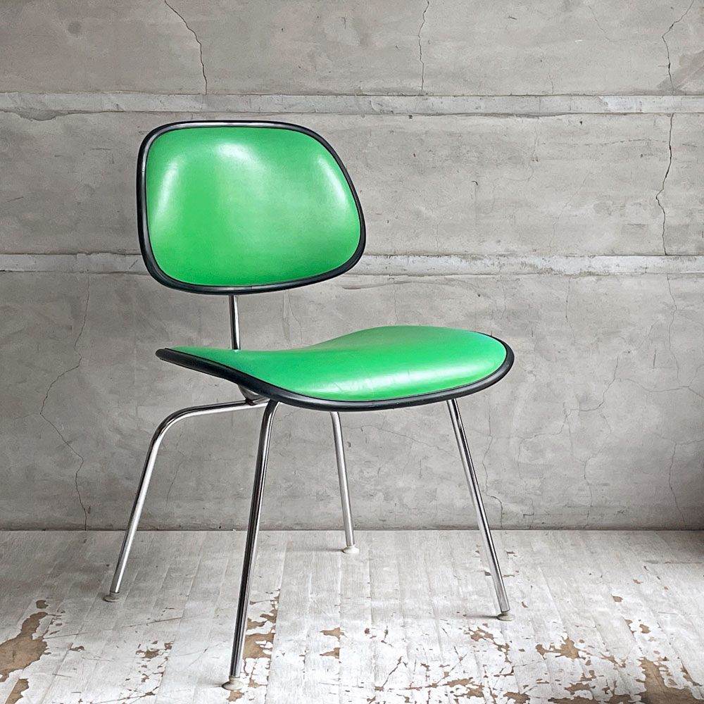 【学芸大学店】ハーマンミラー Herman Miller ツーピースプラスチックチェア Two Piece Plastic Chair DCM グリーン ブラック PVCレザー ビンテージ イームズ 希少 買取させていただきました。