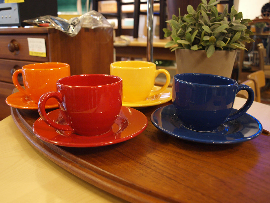 ベヒタフバッハ Waechtersbach カップ＆ソーサー Cup & Saucer マグカップ 赤 青 オレンジ 黄色 ドイツ 中古品 買い取りしました。下北沢店 出張買取もお任せ下さい。