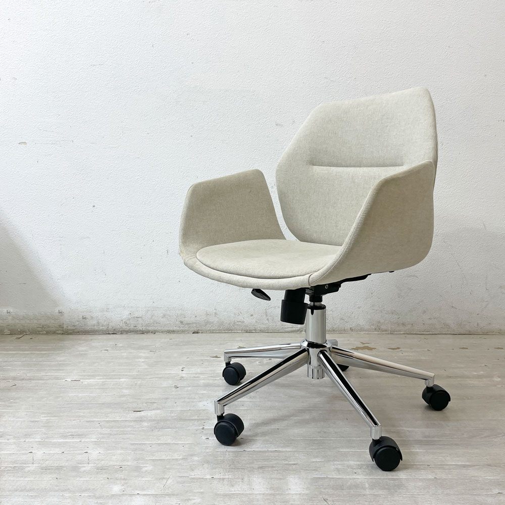 【祖師ヶ谷大蔵店】かなでもの KANADEMONO Modern Design デスクチェア アームチェア ベージュ ファブリックシート 昇降 キャスター 買取させていただきました。