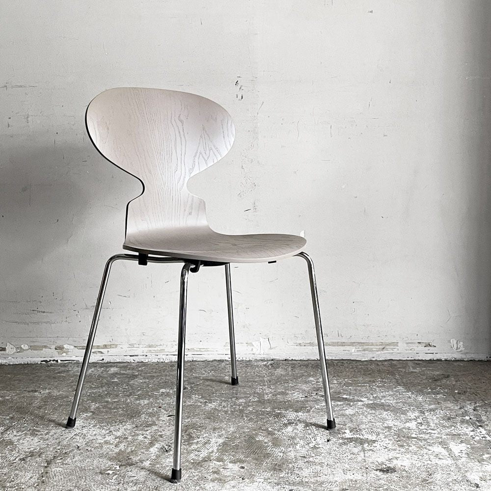 【自由が丘店】フリッツハンセン Fritz Hansen アントチェア ANT CHAIR 4本脚 ディープグレイ カラードアッシュ アルネ・ヤコブセン デンマーク 美品 買取させていただきました。