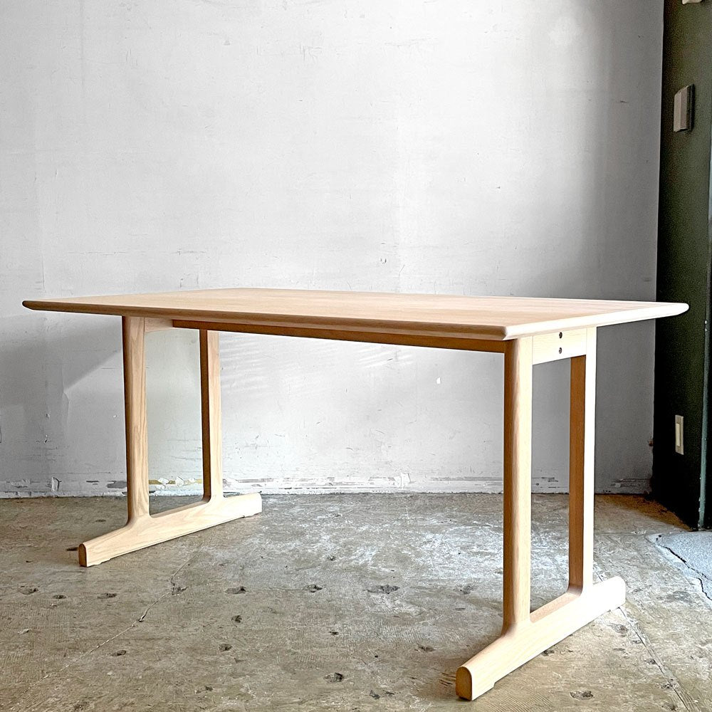 【自由が丘店】アクタス ACTUS スープ SOUP ダイニングテーブル Tレッグ オーク無垢材 ナチュラル ウレタン塗装 北欧テイスト 定価￥¥160,600- 買取させていただきました。