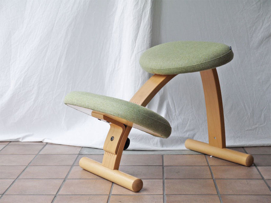 リボ Rybo バランスイージー balans Easy バランスチェア 学習椅子 ライトグリーン オレンジ 替えカバー付き 姿勢矯正 北欧 ノルウェー ～ 『北欧ノルウェー産まれの傑作"バランスチェア"の原点。』～