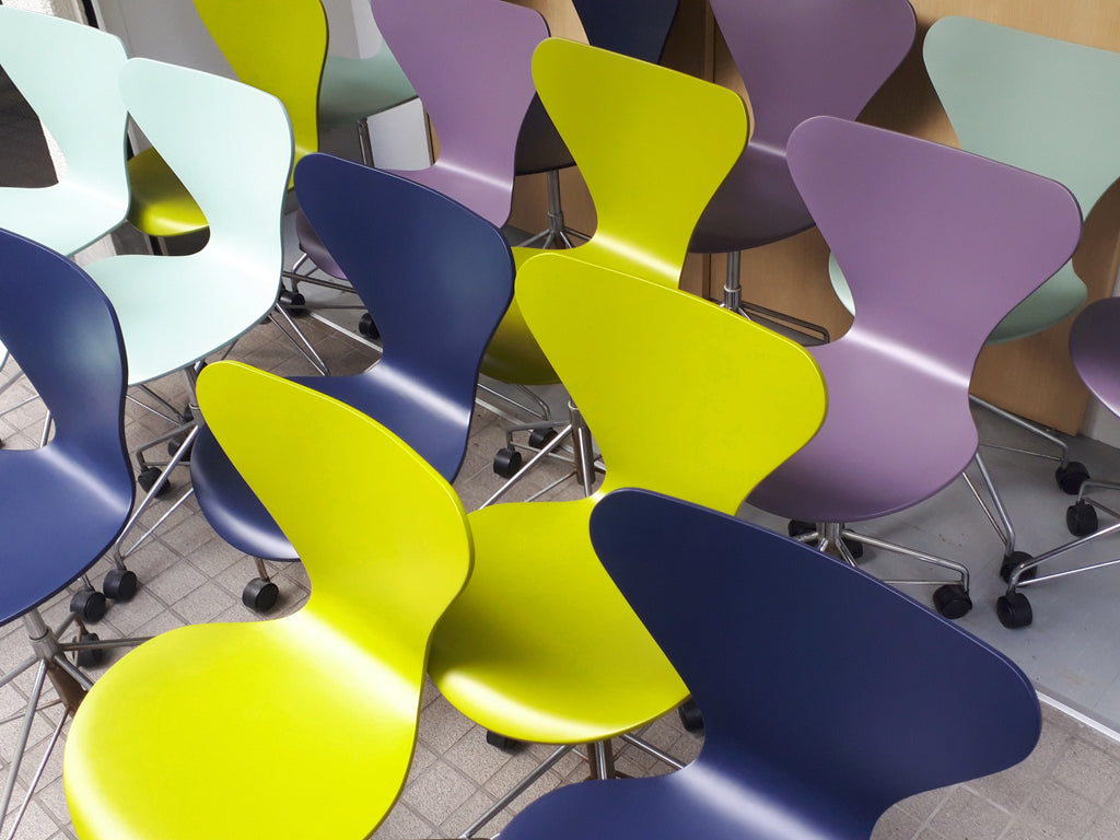 特集：フリッツハンセン Fritz Hansen セブンチェア 昇降＆キャスター付 80'sビンテージ ～ 和色系カラーでリペイントをしてみました！