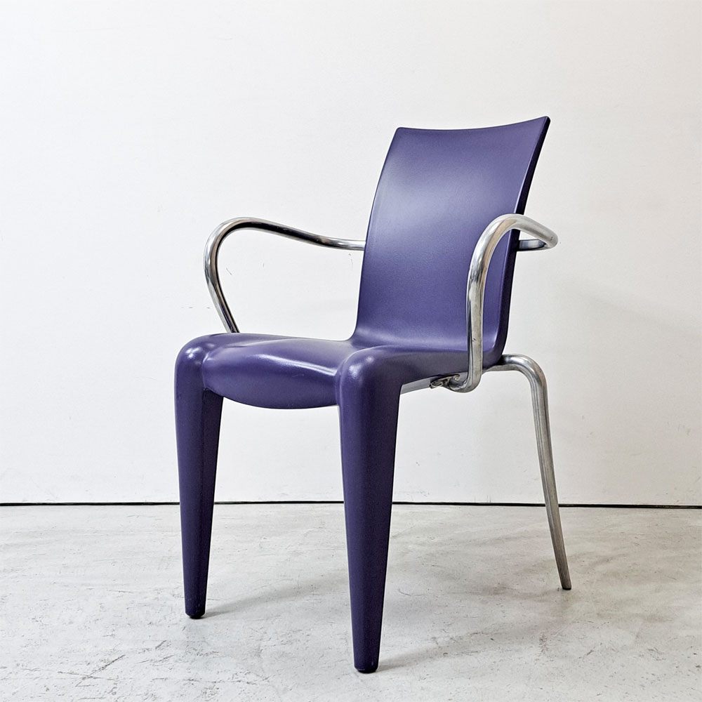 【祖師ヶ谷大蔵店】ヴィトラ Vitra ルイ20 Louis 20 スタッキングチェア ダイニングチェア アーム付 パープル フィリップスタルク Philippe Starck モダン ミニマル ミッドセンチュリー 買取させていただきました。