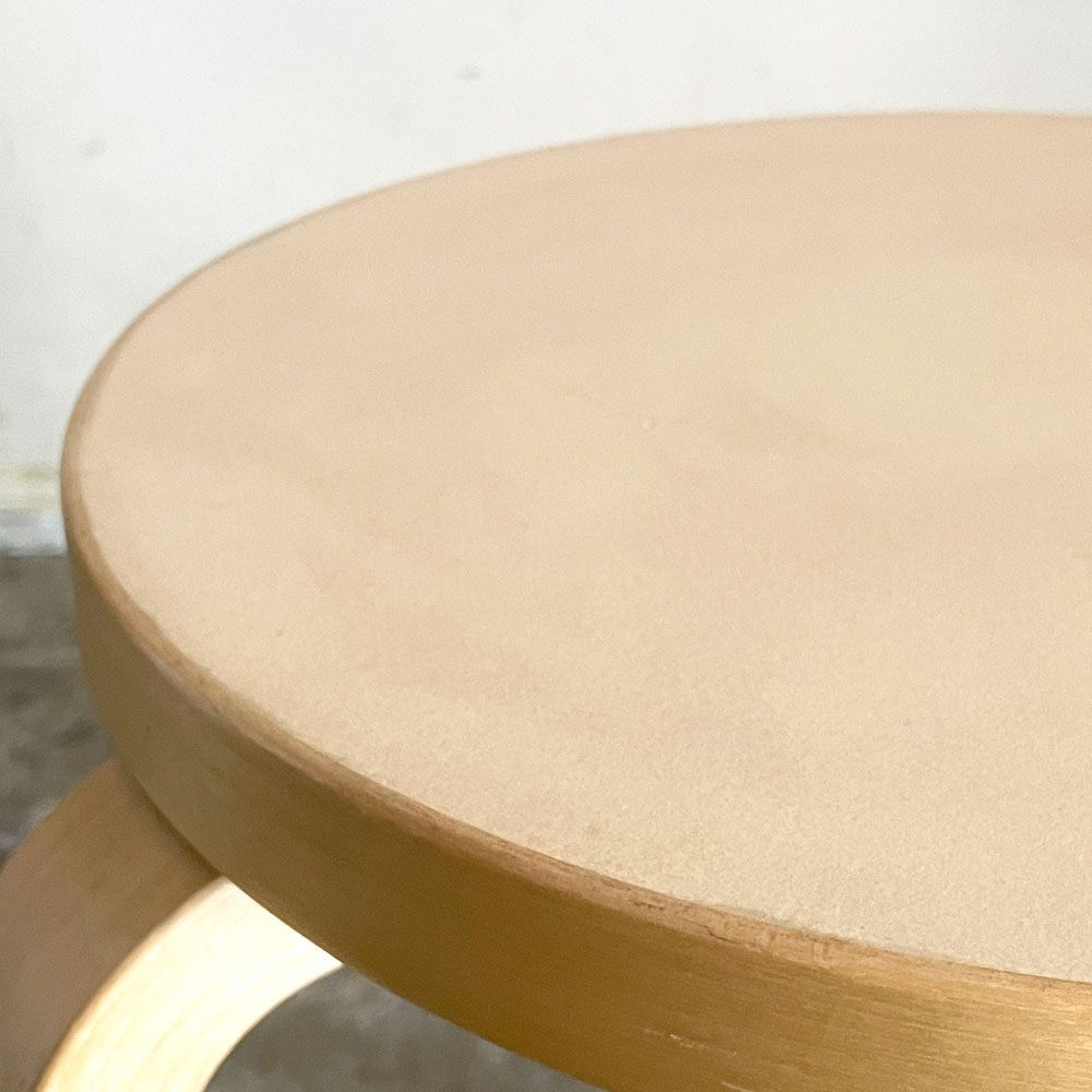 【自由が丘店】アルテック artek スツール60 80周年記念モデル パール scope別注 3本脚 リノリウム座面 アルヴァ・アアルト 買取させていただきました。