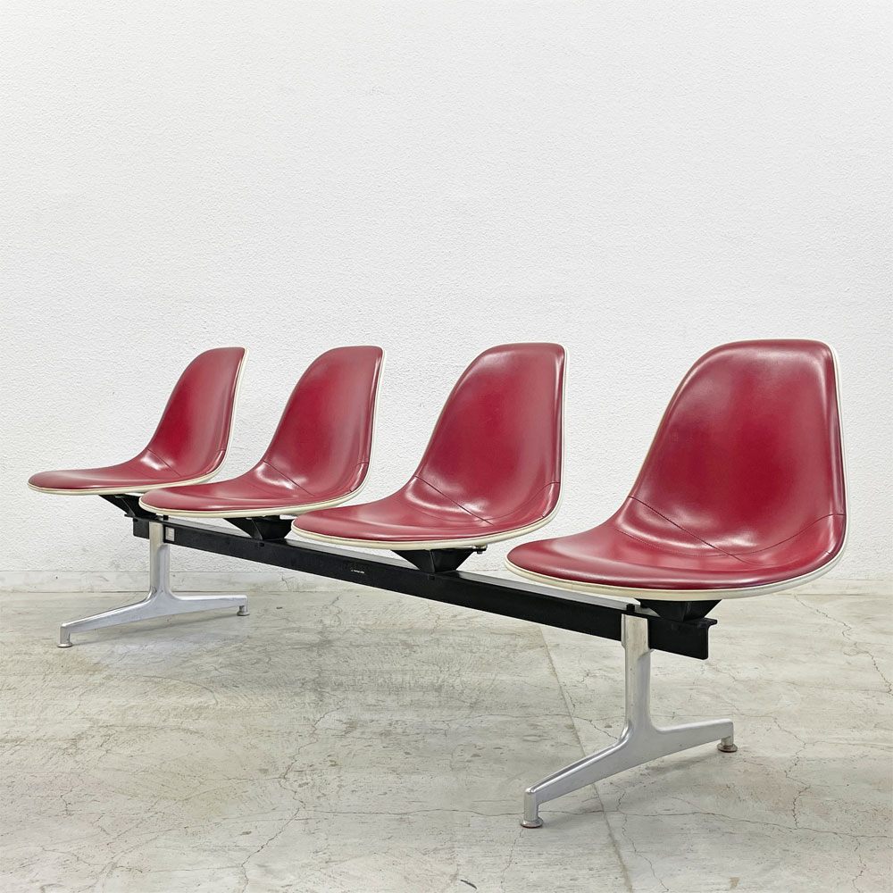 【登戸BASE EC店】ハーマンミラー Herman Miller ビンテージ エアポートベンチ タンデムシート 4連 サイドシェル 3rd PVCレザー 買取させていただきました。
