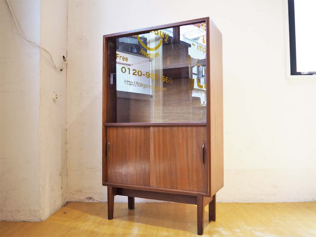 Beaver & Tapley 英国 ヴィンテージ UK vintage ミニキャビネット カップボード ガラス戸 チーク材 ミッドセンチュリー 中古品 買い取りしました。
