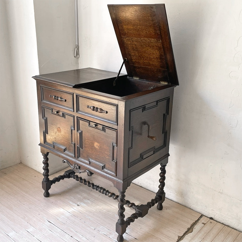 【下北沢店】UKアンティーク グラムフォン Gramophone キャビネット型 蓄音機 手巻き式レコードプレーヤー ツイストレッグ 英国 動作品  買取させていただきました。