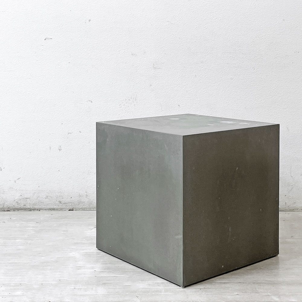 【祖師ヶ谷大蔵店】ザ・コンランショップ THE CONRAN SHOP × ベンチマーク BENCHMARK ジンクブロックキューブテーブル ZINC BLOCK CUBE TABLE サイドテーブル スツール 花台 飾り台 廃番 買取させていただきました。