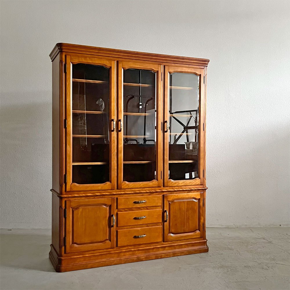 【登戸BASE EC店】横浜ダニエル Daniel エトランジェ Etranger チャイナキャビネット E-205 食器棚 カップボード ディスプレイボード 樺桜材 買取させていただきました。