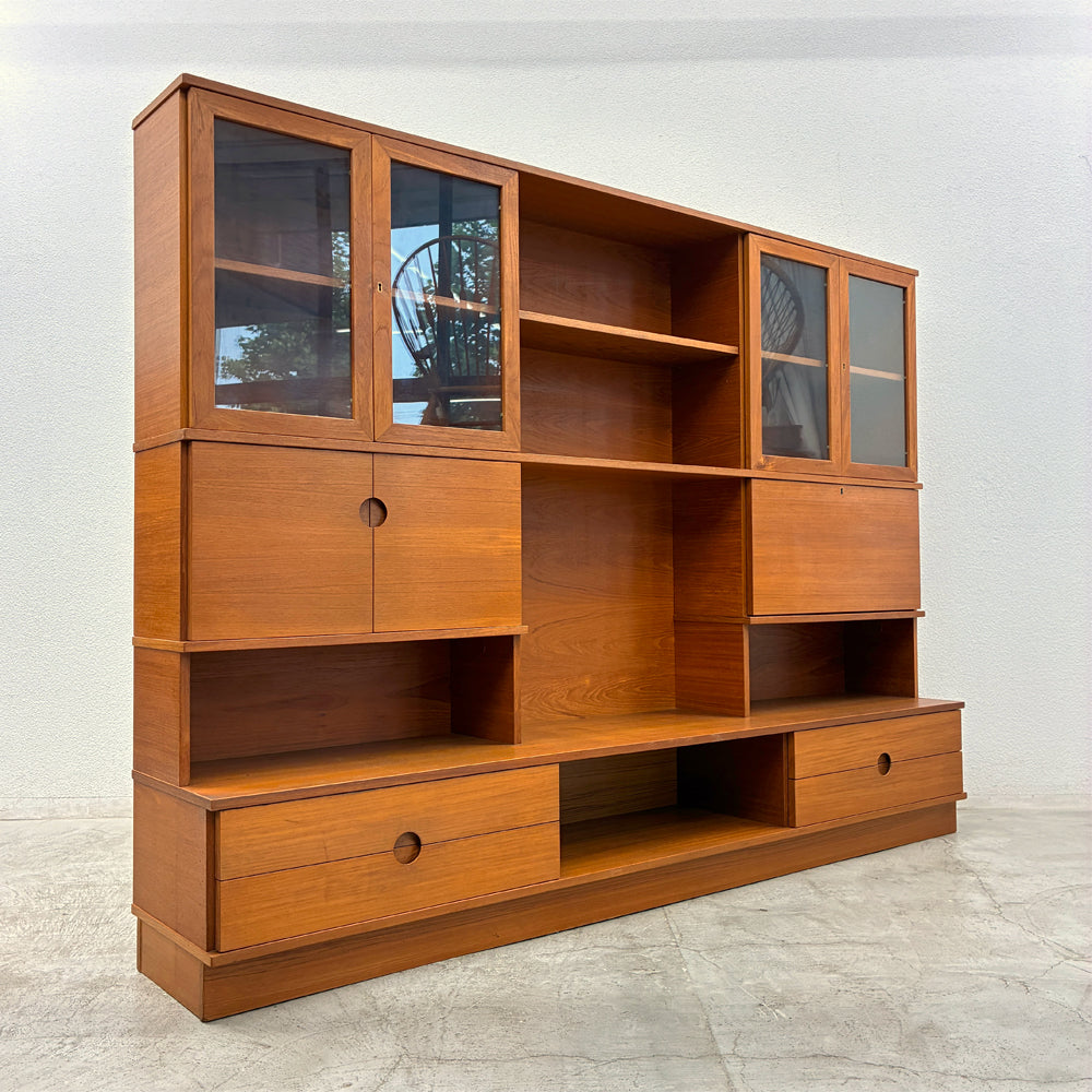 【登戸BASE店】1960's ビンテージ フィンランド ヴィルカ社 Vilka Kaluste チーク材 ウォールユニット ペルッティ・サルミ Pertti Salmi デザイン 北欧家具 ミッドセンチュリー 収納家具 ライティングビューロー セクレタリーブックケース リビングボード ホームバー キャビネット 買取させていただきました。