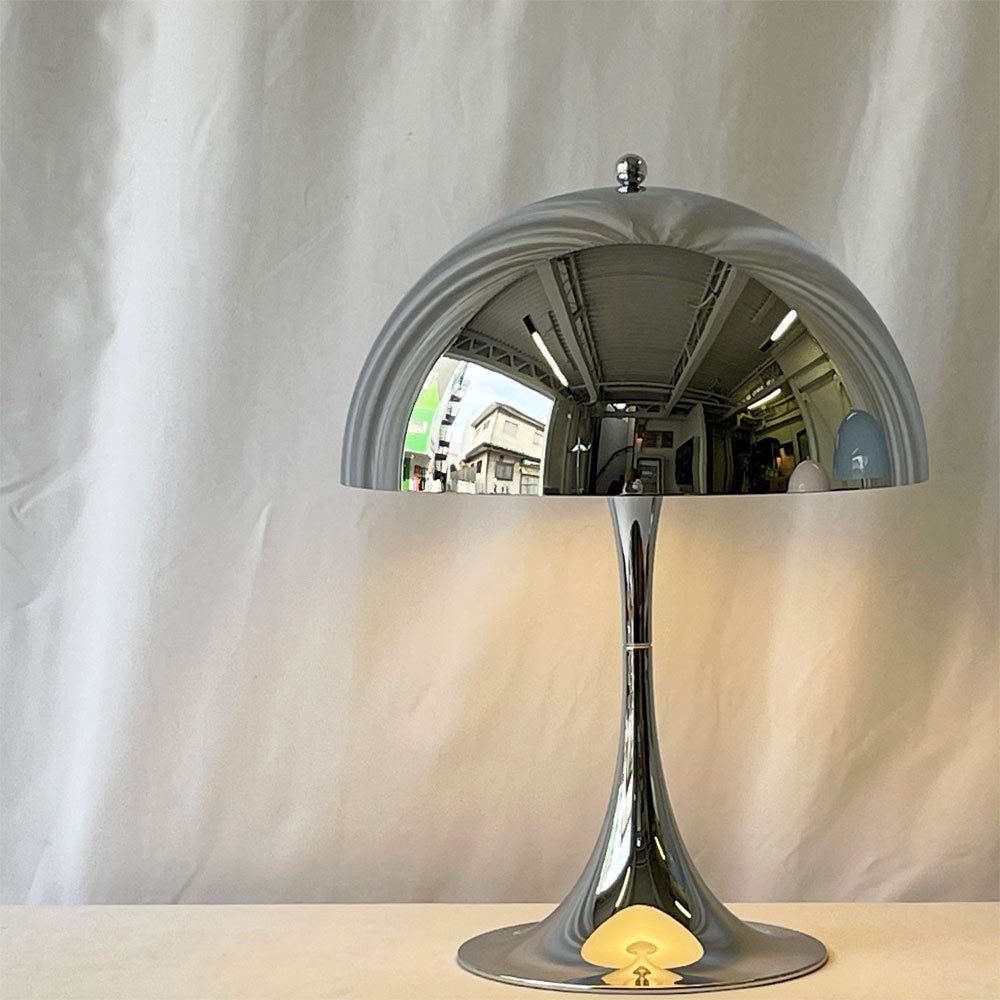【用賀店】ルイスポールセン louis poulsen パンテラ320 テーブル 卓上照明 テーブルランプ シルヴァークローム ヴェルナーパントン Verner Panton 箱付き 定価135,300円 未使用品 買取させていただきました。