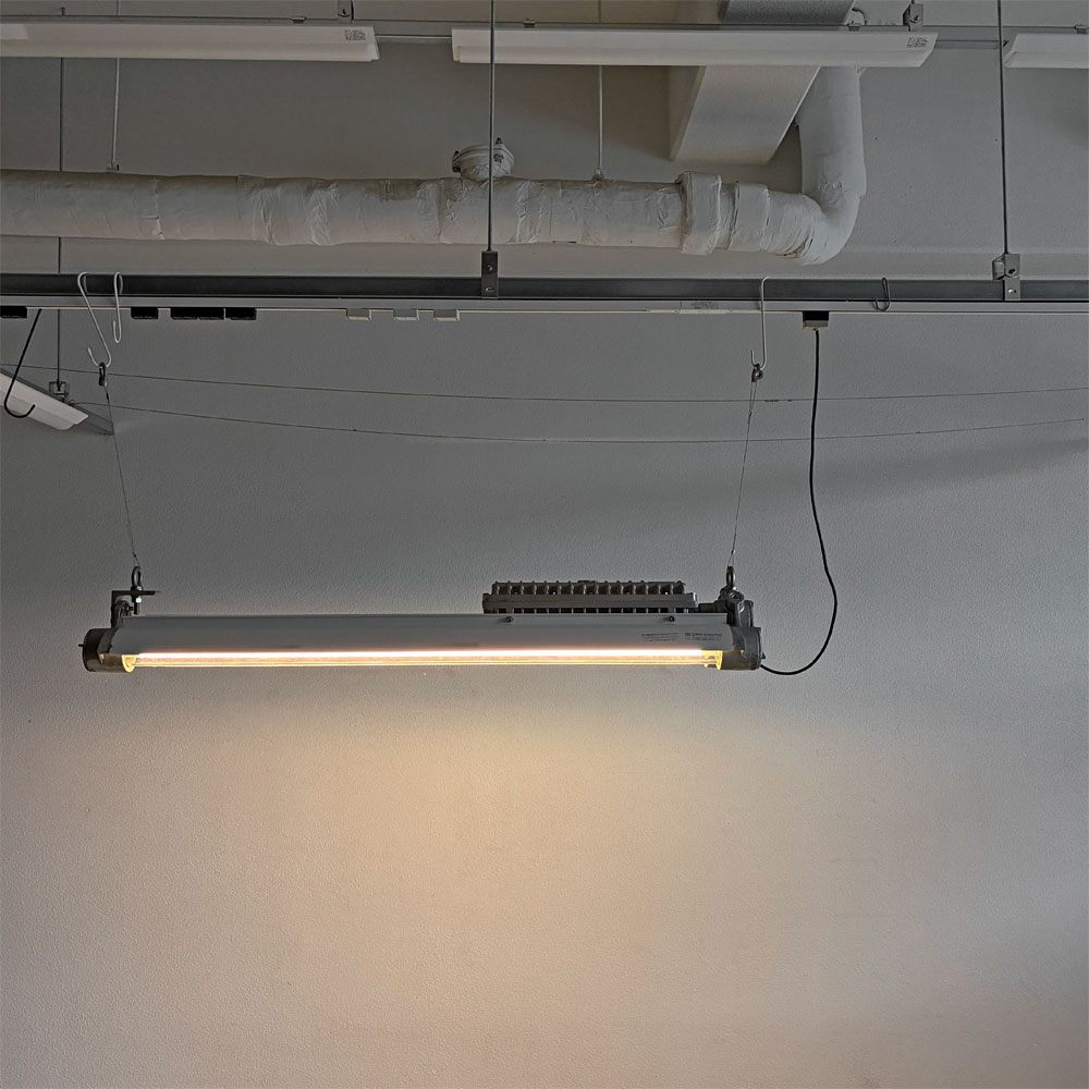 【登戸BASE店】AZZ Inc. リグ・ア・ライト Rig-A-Lite リニアライト LED Linear Light XP-425-2L チューブランプ 防爆型照明 2灯式 W135cm 要電気工事 買取させていただきました。