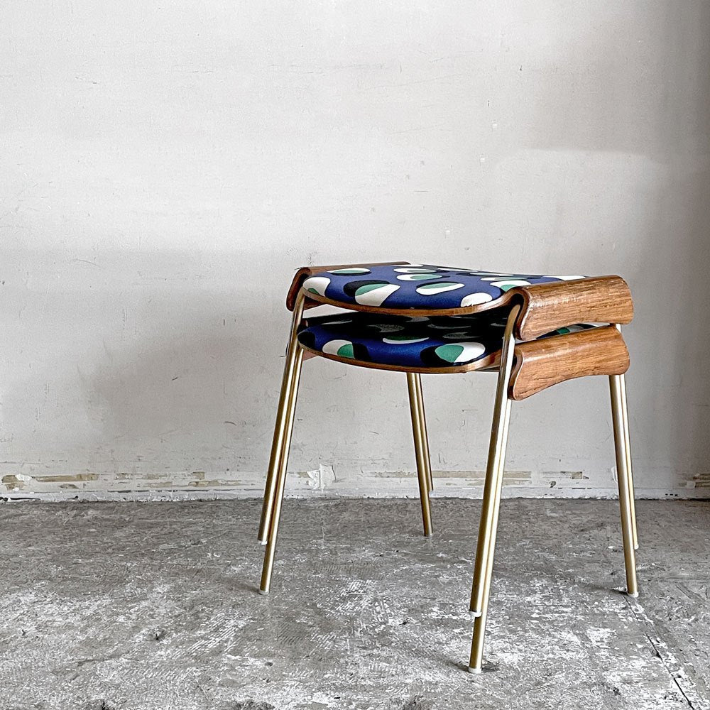 【自由が丘店】ニッソー ハイモールド NISSO HI-MOLD プライウッドスツール スタッキング ファブリック 青系 インダストリアル レトロ 北欧スタイル ビンテージ 2脚 買取させていただきました。