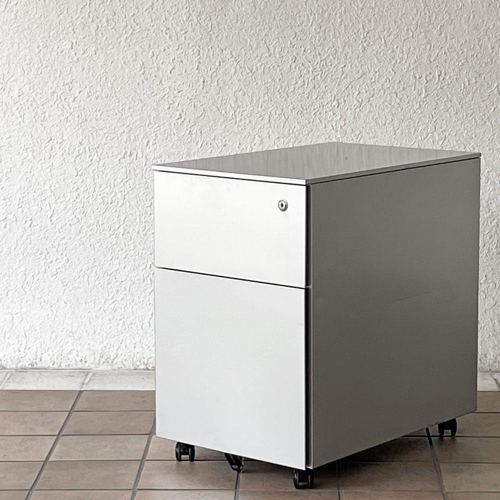 【用賀店】カッシーナ Cassina ixc. AFドロワー AF DRAWER デスクキャビネット ワゴン 鍵付属 キャスターロック機能付き イタリア ミニマルデザイン 買取させていただきました。