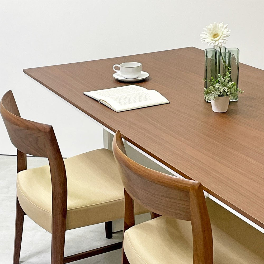 【祖師ヶ谷大蔵店】アルフレックス arflex アフォガート AFFOGATO ダイニングテーブル ウォールナット材 マットホワイトベース W190cm モダンデザイン 買取させていただきました。