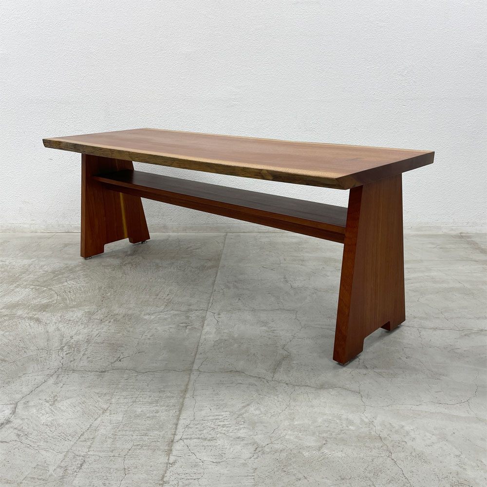 ウォールナット 無垢 一枚板 耳付き ダイニング テーブル W1900×D710 食卓 ワーク デスク 高級 天然木 胡桃材 ナチュラル モダン クラフト家具 オーダーメイド ～ 人や木も十人十色、ワイルドな胡桃原木の個性活かしたテーブル ～