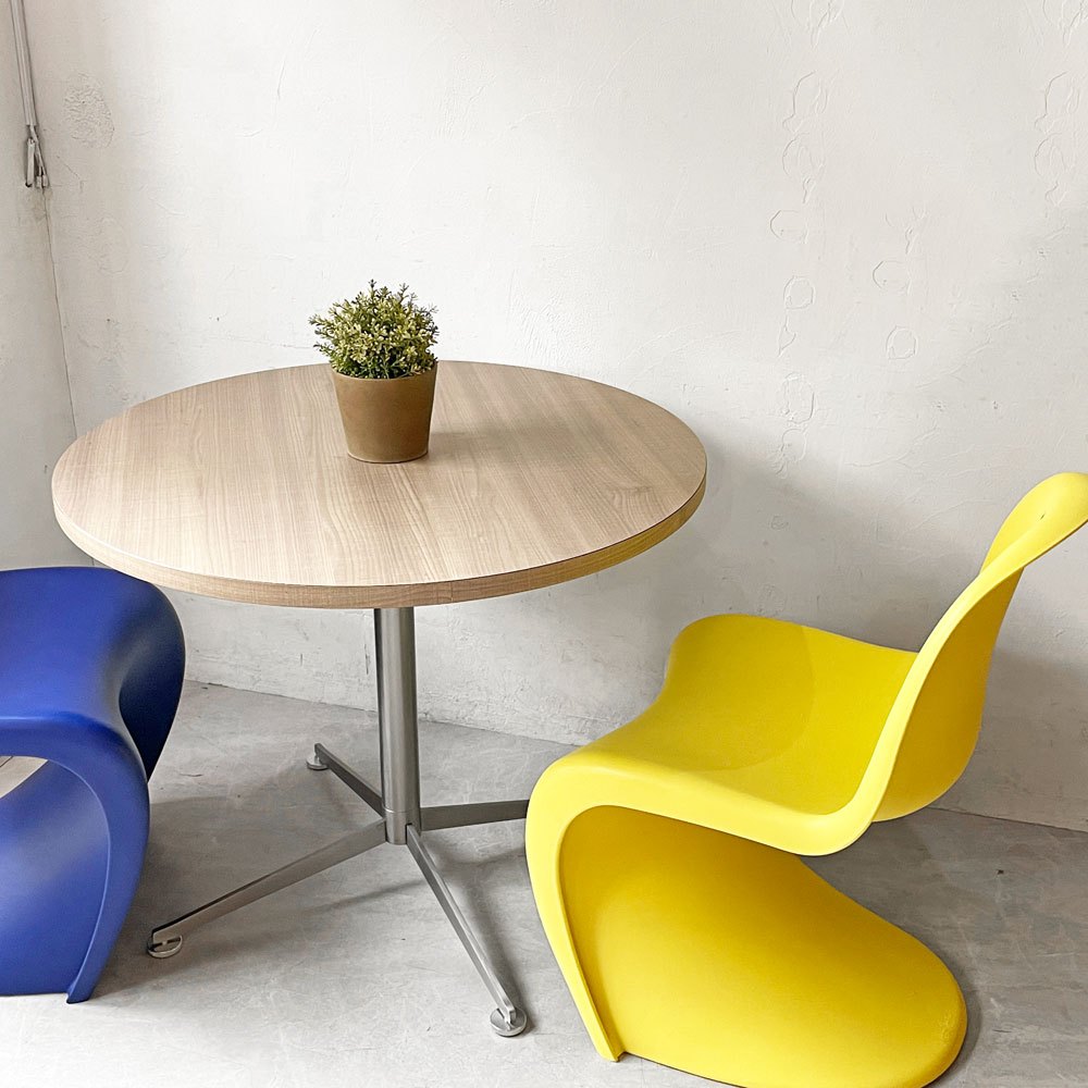 【下北沢店】モダンデザイン ラウンド カフェテーブル Round CafeTable ダイニングテーブル Φ90㎝ スチールレッグ アジャスター付き 買取させていただきました。