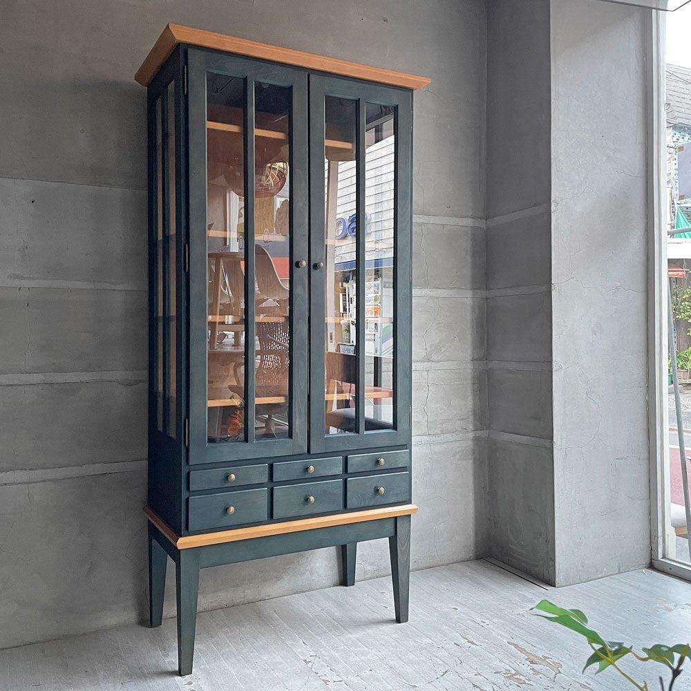 【学芸大学店】柏木工 KASHIWA ガラスキャビネット カップボード ブックシェルフ 飾り棚 本棚 ビーチ材 2トーンカラー  IDC大塚取扱い ♪ 買取させていただきました。