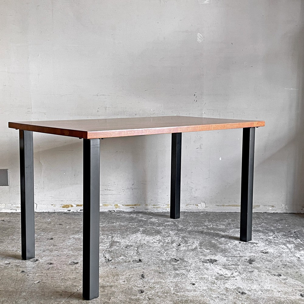 【自由が丘店】かなでもの KANADEMONO ザ・テーブル THE TABLE ダイニングテーブル ラバーウッド天板 120x70cm スクエアバー脚 ブラック 定価￥49,900-買取させていただきました。