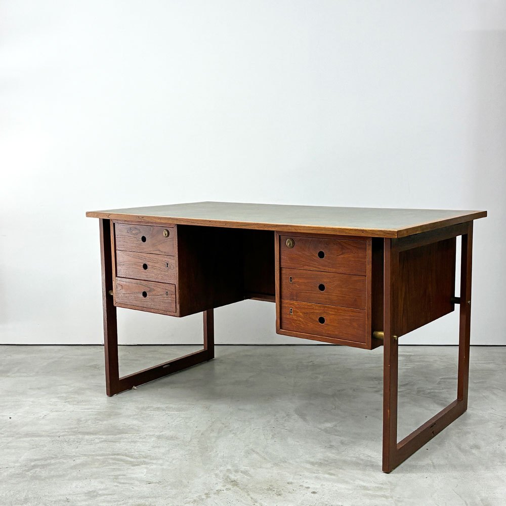 【経堂店】 北欧ビンテージ Scandinavian Vintage チーク材 デスク リノリウム天板 両袖 6ドロワー 背面収納 W131cm 買取させていただきました。