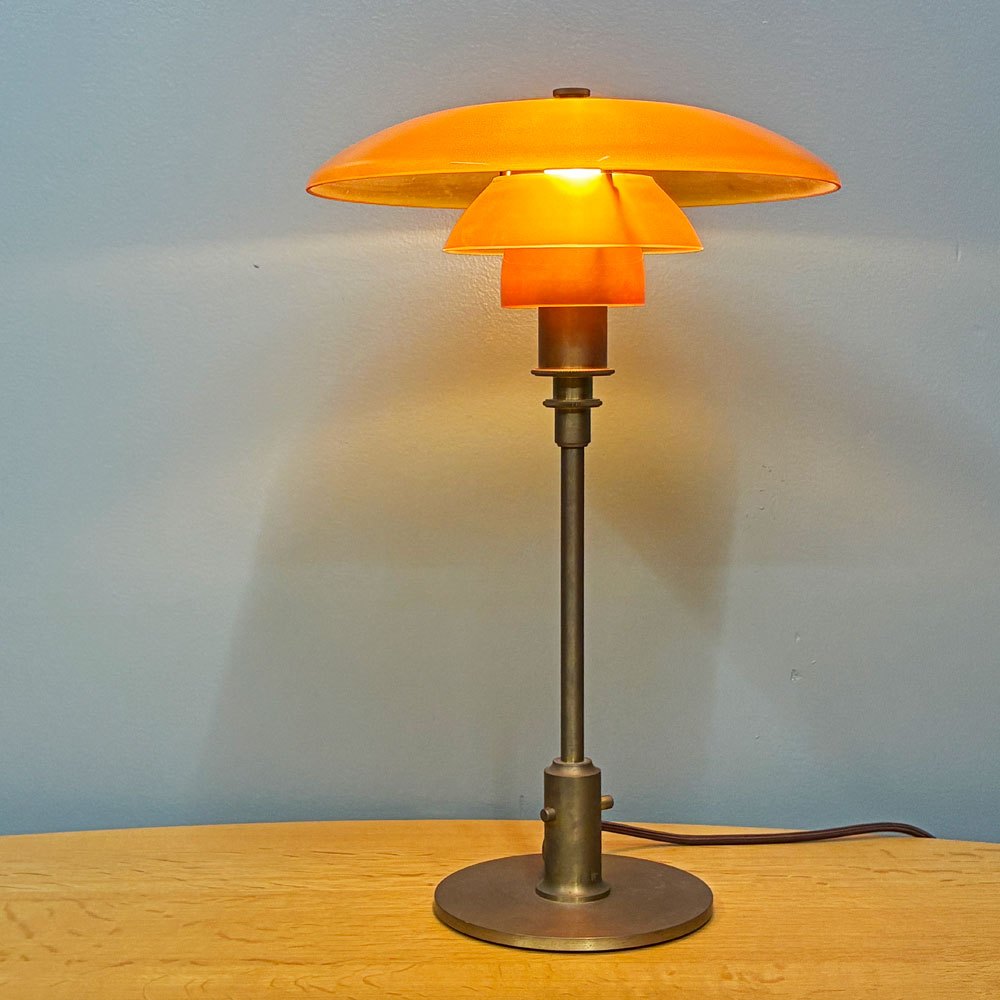 【経堂店】ルイスポールセン louis poulsen PH3/2 Table テーブルランプ ポールヘニングセン 真鍮×琥珀色 ガラスシェード 数量限定モデル 希少 北欧照明 買取させていただきました。