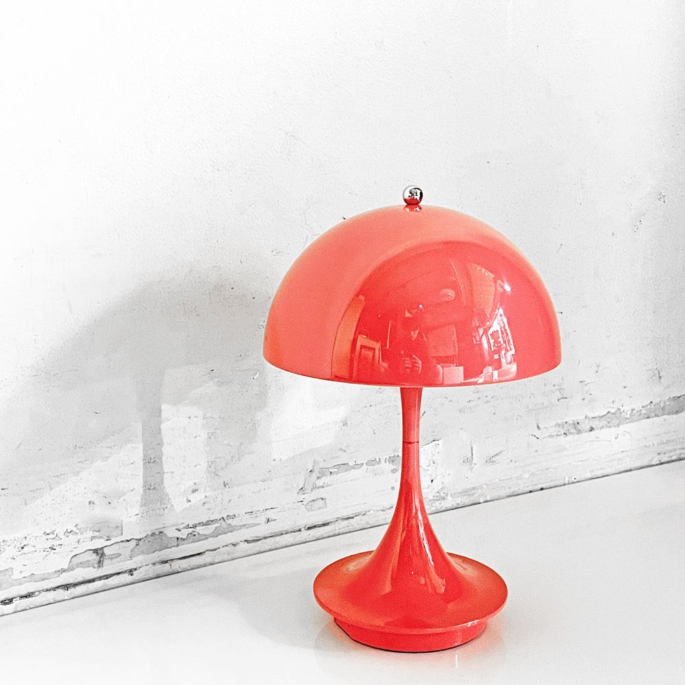 【自由が丘店】ルイスポールセン Louis Poulsen パンテラ Panthella 160 ポータブル Portable テーブルライト V2 コーラル USB充電式 箱付 ヴェルナー・パントン 未使用品買取させていただきました。