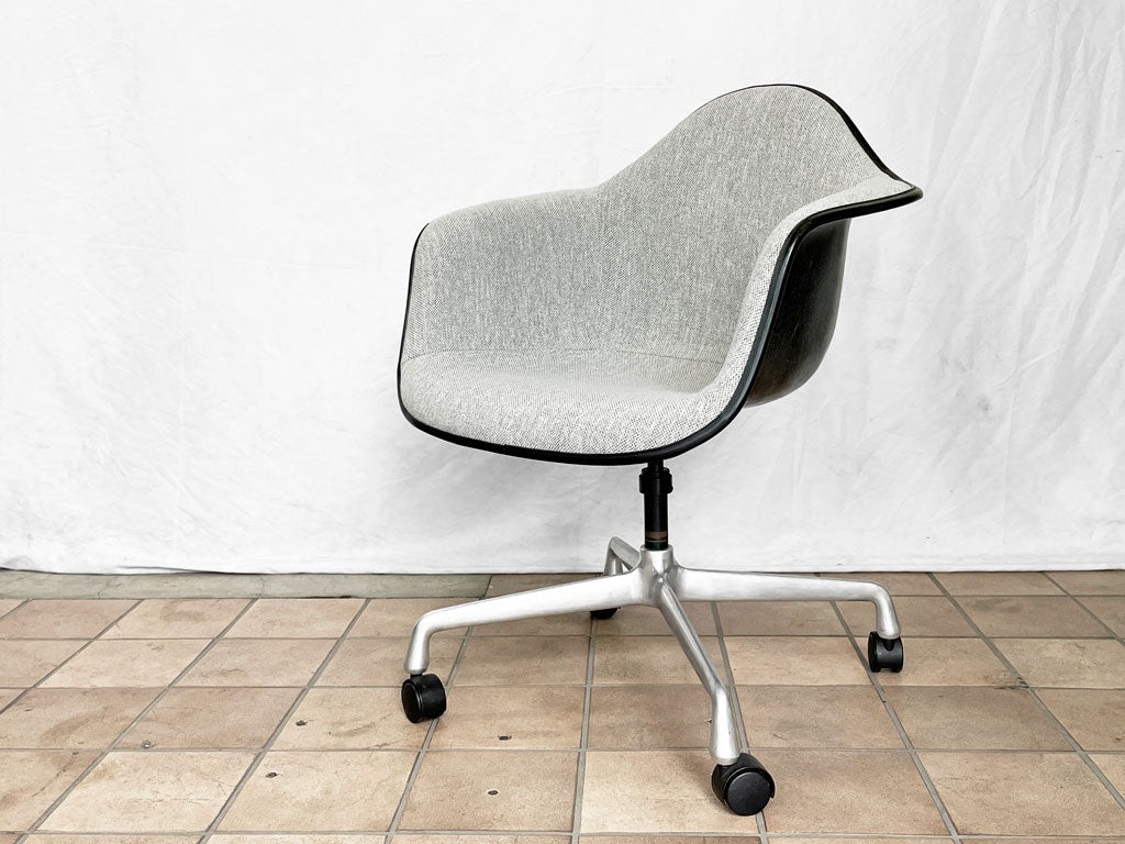 ハーマンミラー Herman Miller アームシェルチェア セカンド 2nd アプホルスター ファブリック ユニバーサルベース キャスター 昇降 C&R 希少 中古品 買い取りしました。