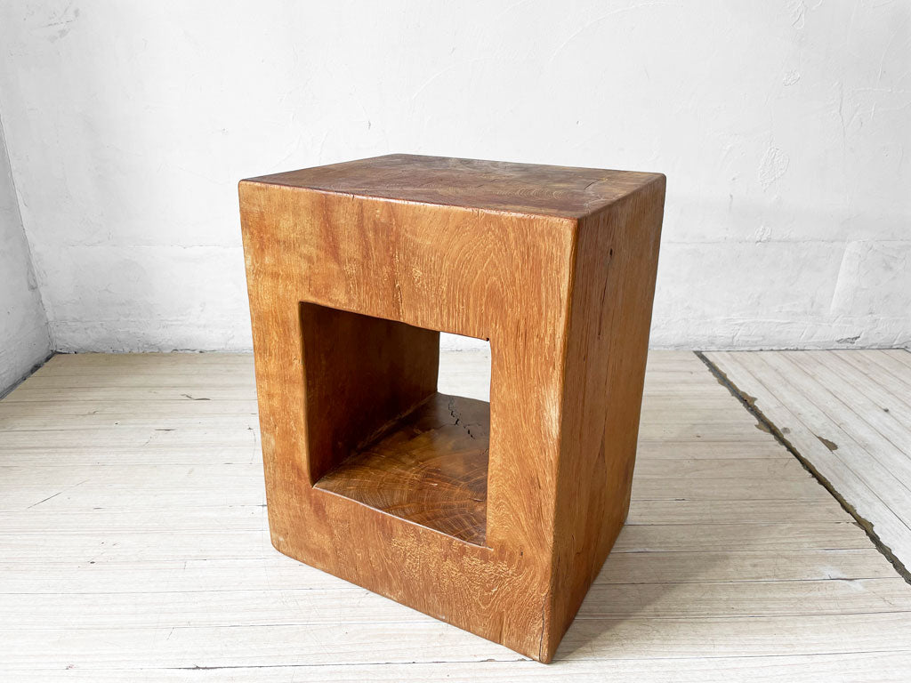 ナチュラルデザイン Natural Design 無垢材スツール クラフトファニチャー プリミティブ 花台 店舗什器 IDEE購入品 中古品 買い取りしました。