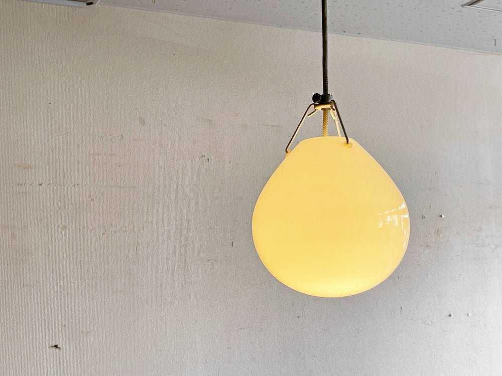 ルイスポールセン louis poulsen モザー Moser ペンダントライト アヌ・モザー Φ18.5cm Sサイズ 乳白色 三層吹きガラス 定価￥68,200- 中古品 買い取りしました。