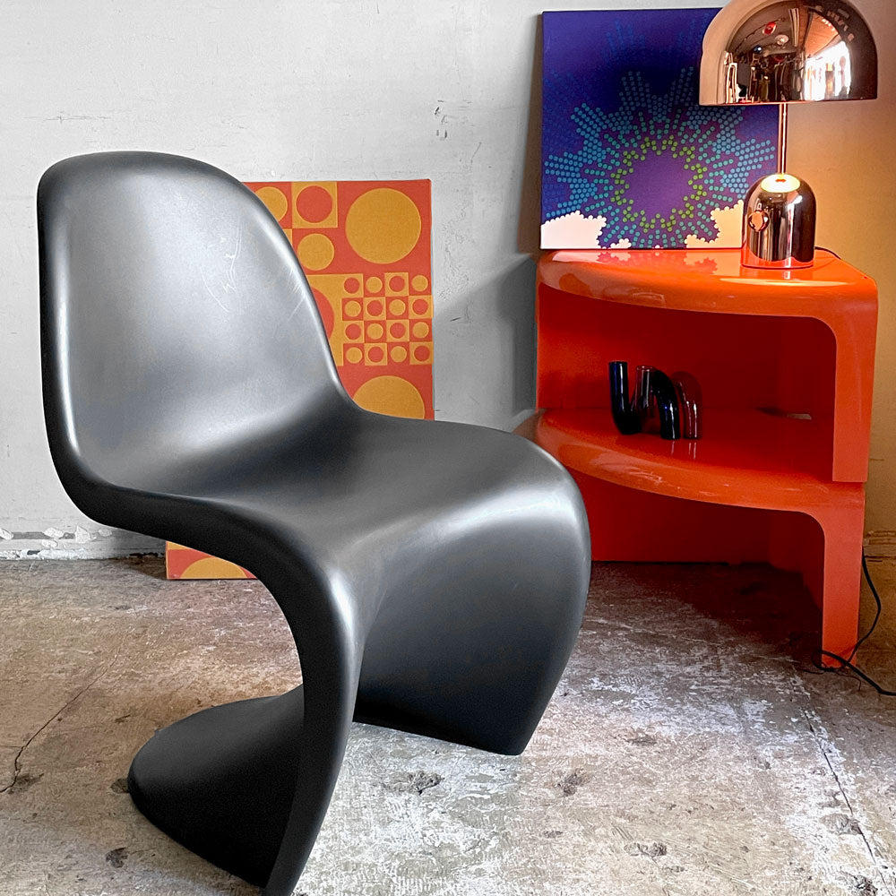ヴィトラ vitra パントンチェア ダイニングチェア スタッキングチェア ディープブラック ヴェルナー・パントン Panton ミッドセンチュリー スペースエイジ～私たちはパントンだ！～
