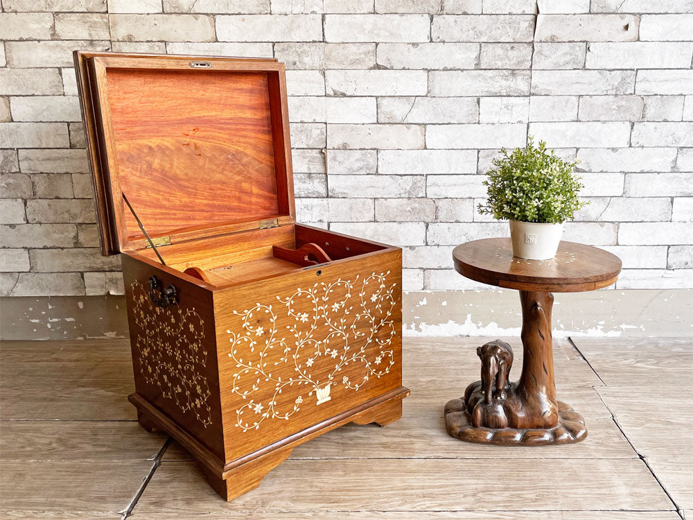 アジアン家具 象モチーフ 木彫 花台 ＆ アジアンチーク無垢材 象嵌 ストレージボックス 中古品 買い取りしました。
