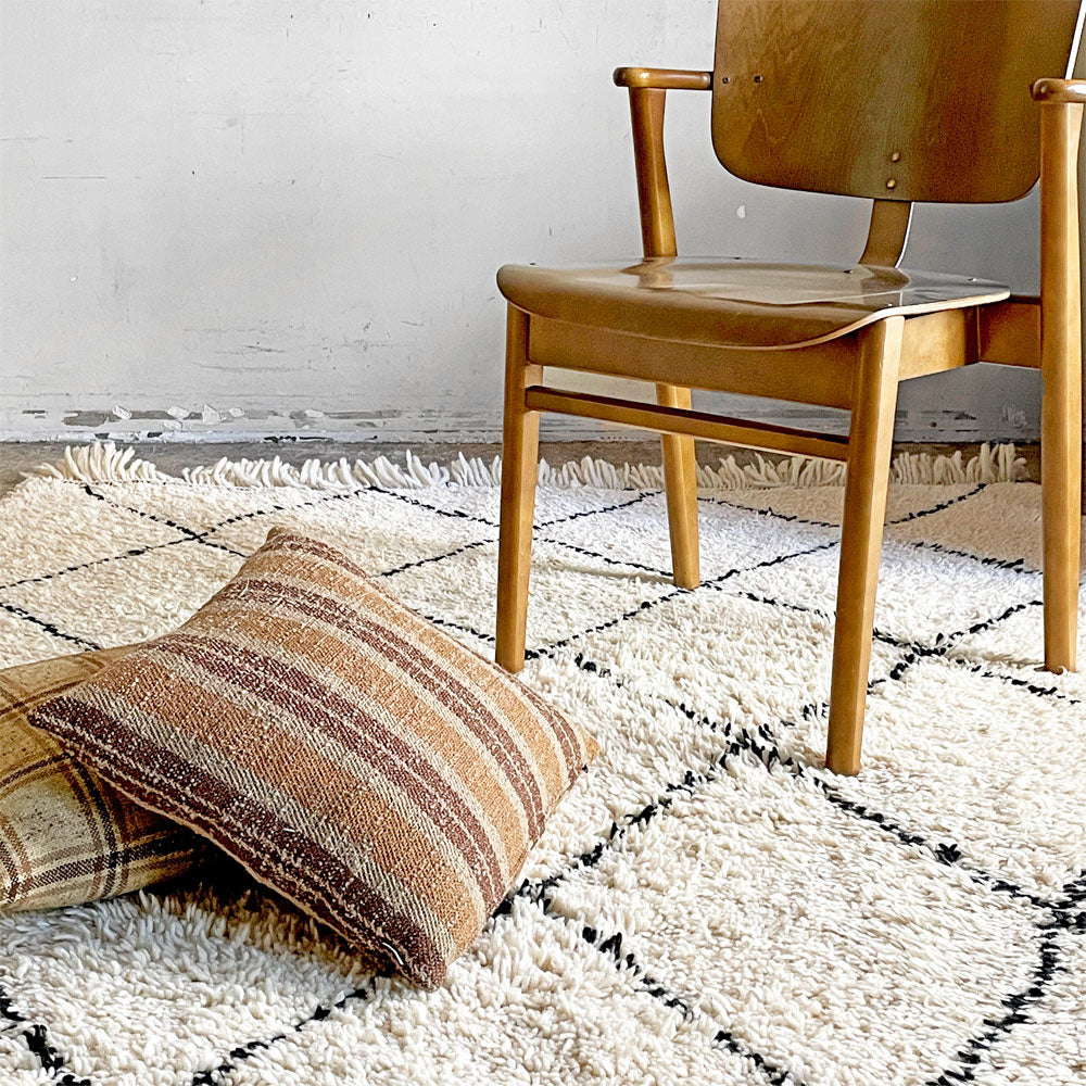 ベニワレン Beni Ouarain ラグ 絨毯 ホワイト×ブラック 羊毛 ウール 手織り ハンドメイド モロッコ 215cm×155cm ～豊かな文化や家族の幸せを願いが込められたラグ～