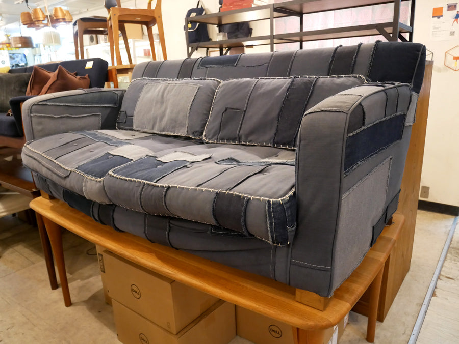 ハロ HALO × ジャーナルスタンダードファニチャー journal standard Furniture ブリーズ Breeze 2.5人掛けソファ デニム パッチワーク 廃番 定価約27万円 ～リビングの主役となる個性的なデザイン！～