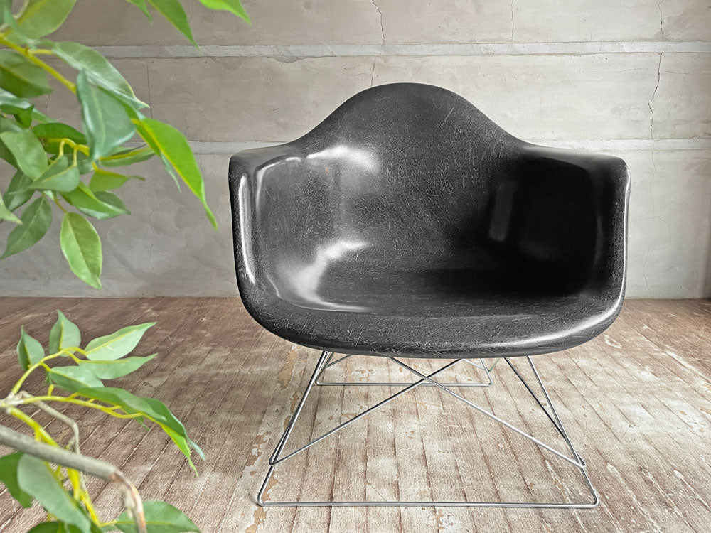 ハーマンミラー Herman Miller アームシェルチェア LAR 現行FRP製 ブラック キャッツクレイドル ラウンジベース ジンク C&R イームズ 中古品 買い取りしました。