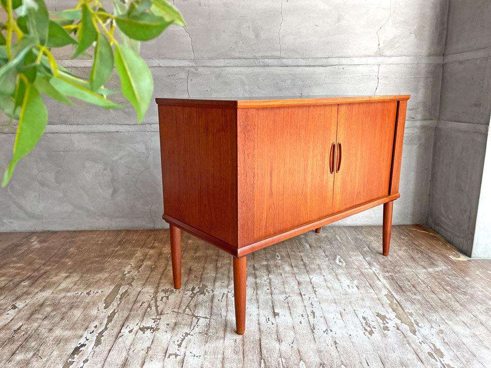 デンマークビンテージ Denmark vintage サイドボード キャビネット チーク材 蛇腹扉 北欧家具 中古品 買い取りしました。